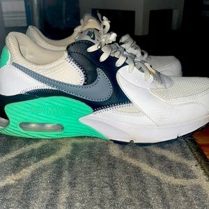 women Nike sneakers